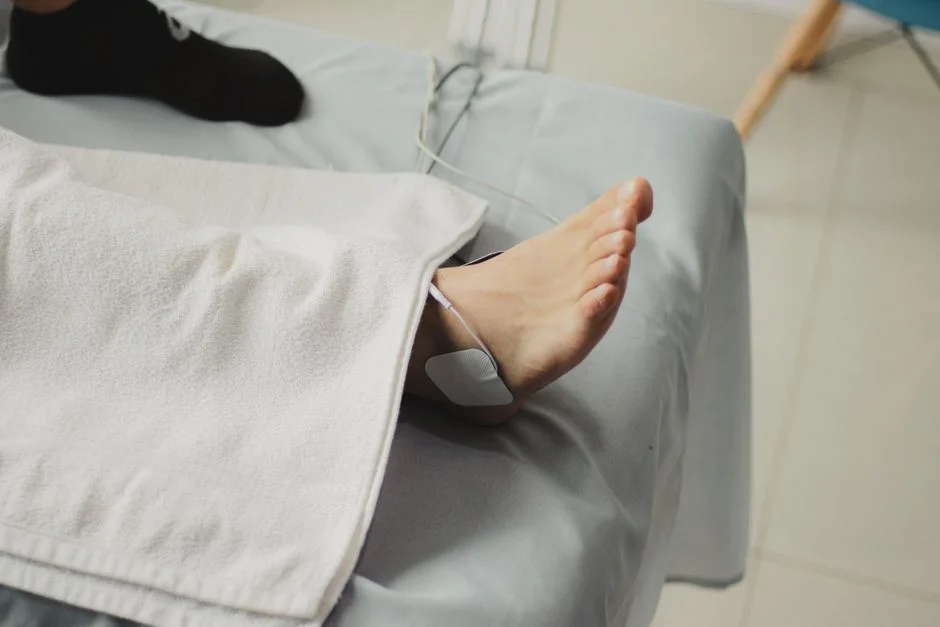 Knee Ice Machine Rental vs. Buying: What Costs Less